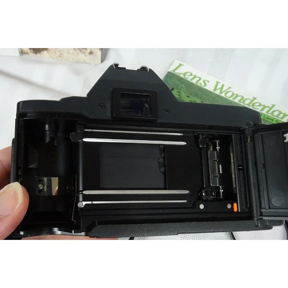 Canon T70 35mm SLR Film Camera Sigma Lens Vivitar Flash